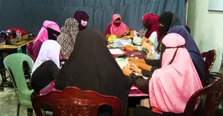 ময়মনসিংহে বিশেষ চাহিদা সম্পন্ন নারীদের হাতে তৈরি নান্দনিক কারুপণ্য আন্তর্জাতিক বাজারে
